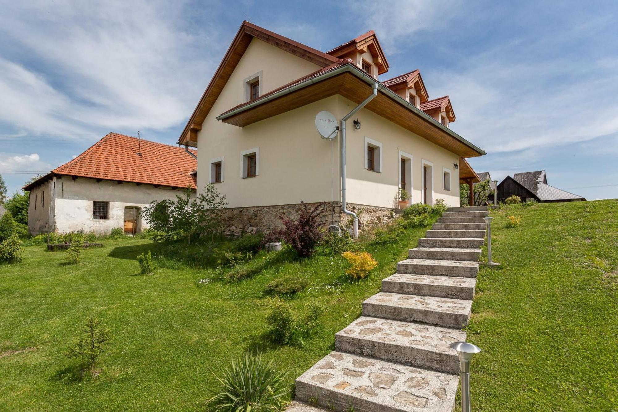 Villa Lypche Bešeňová Exteriör bild