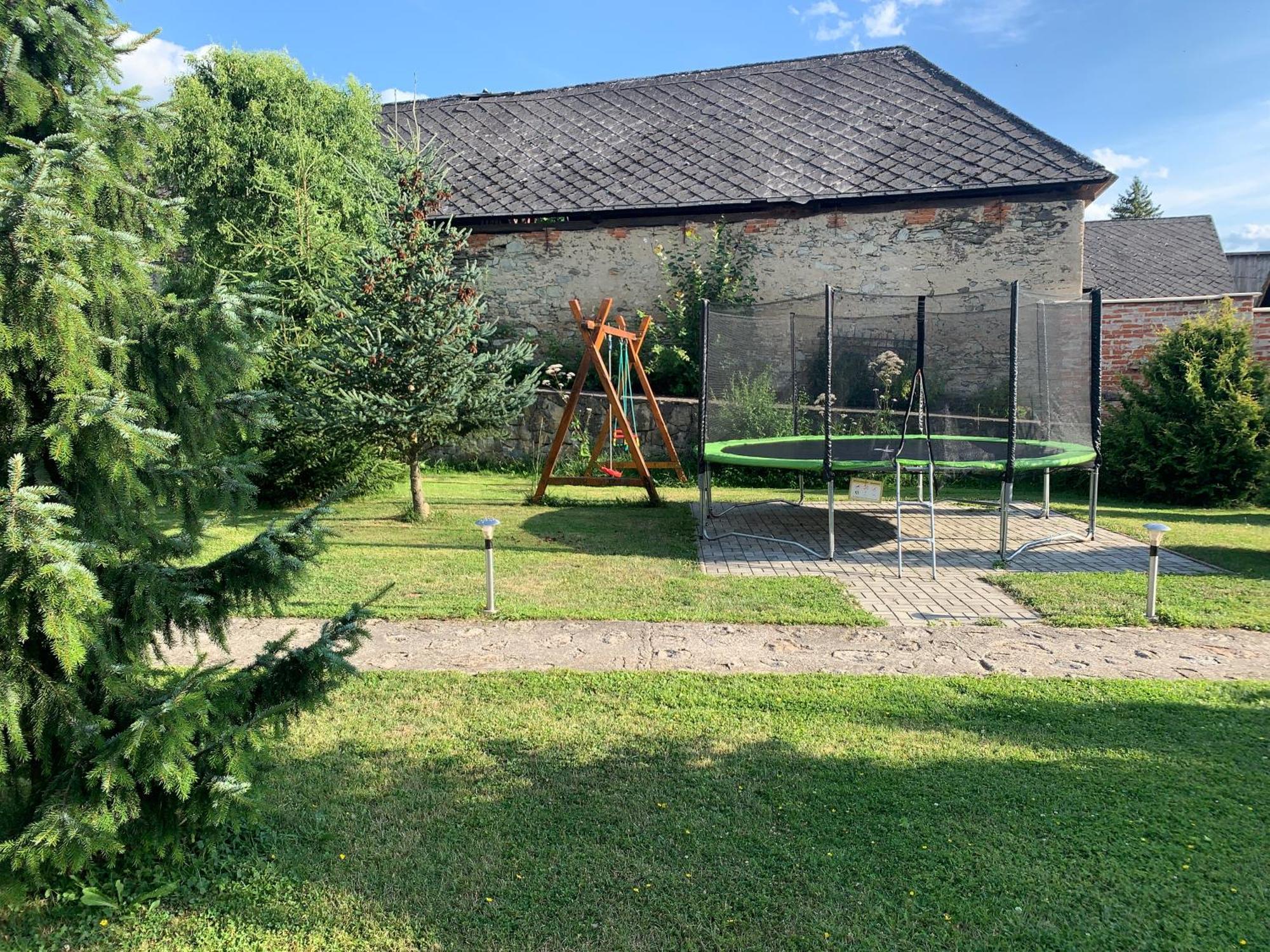 Villa Lypche Bešeňová Exteriör bild