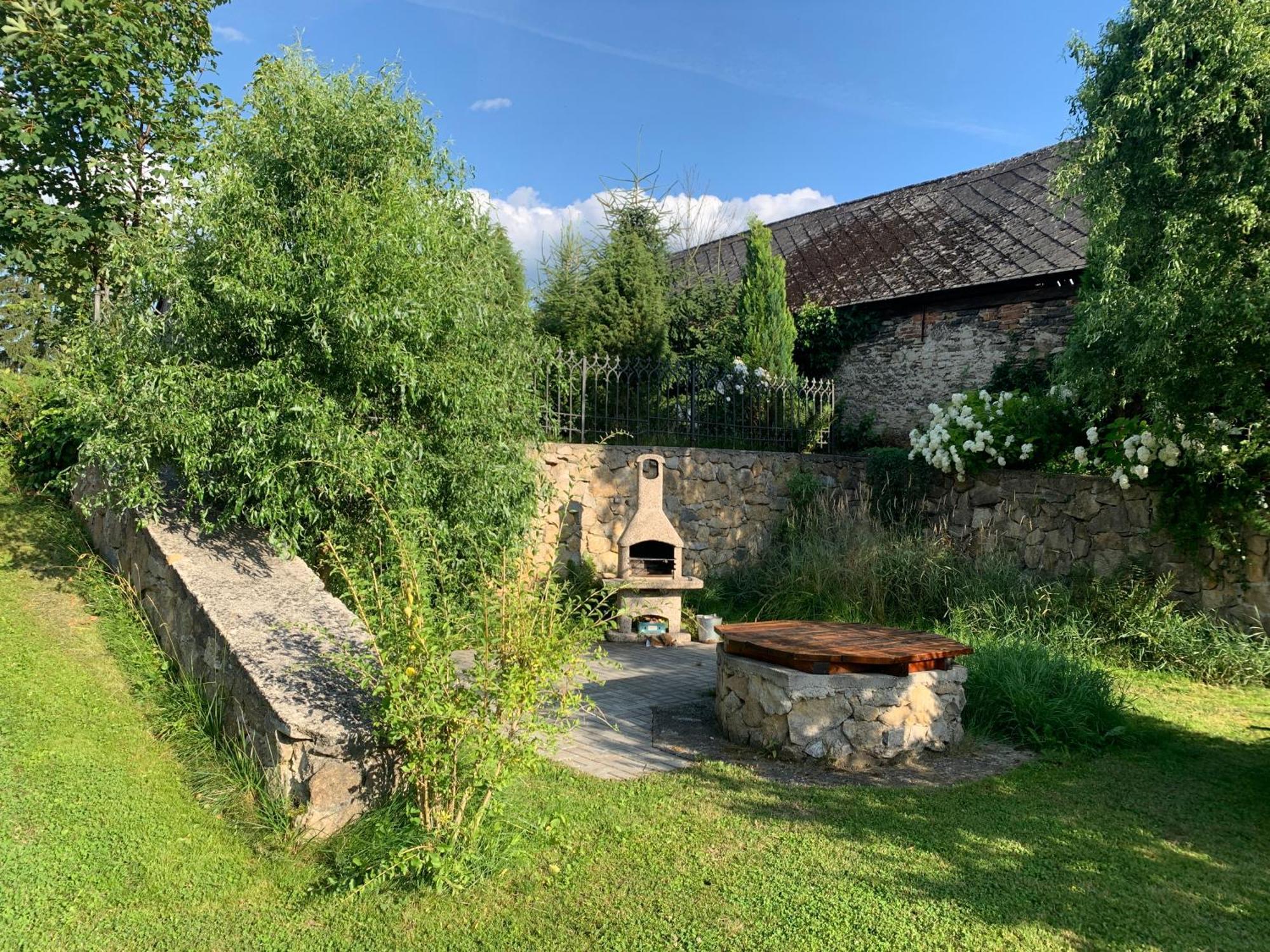Villa Lypche Bešeňová Exteriör bild
