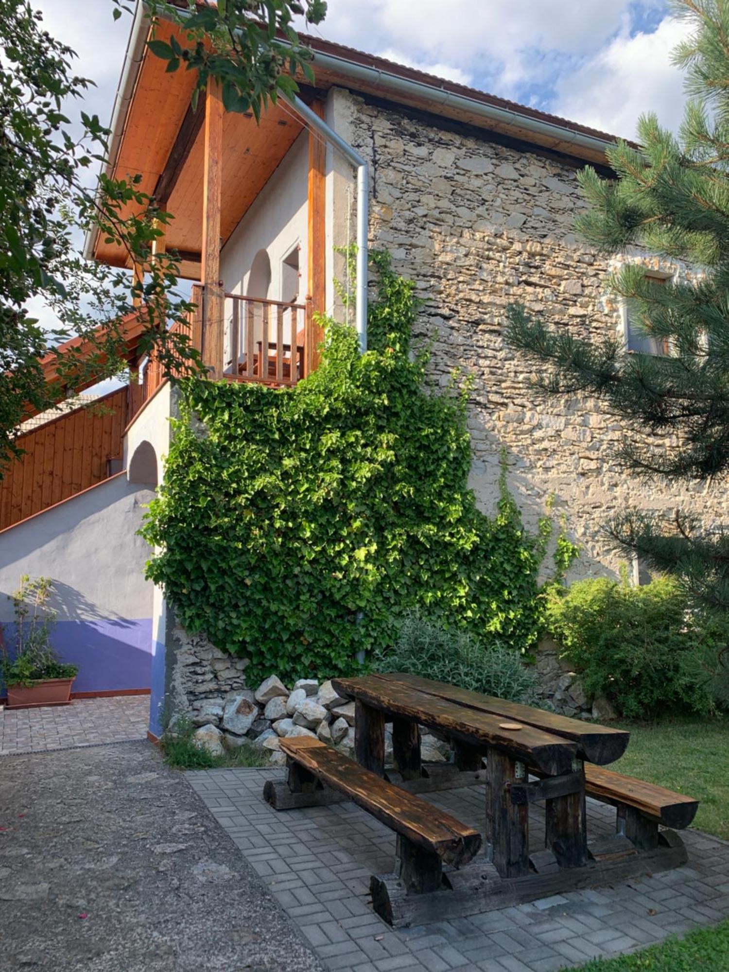 Villa Lypche Bešeňová Exteriör bild