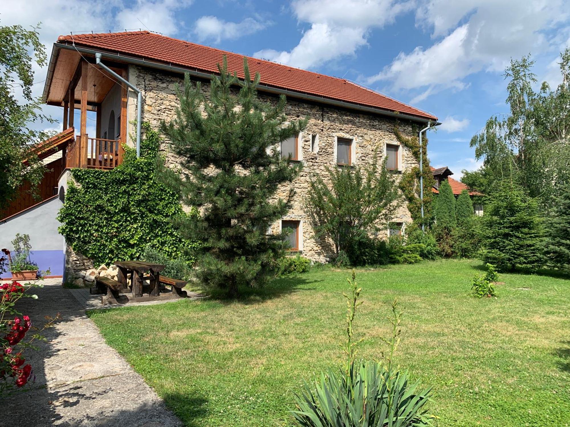 Villa Lypche Bešeňová Exteriör bild