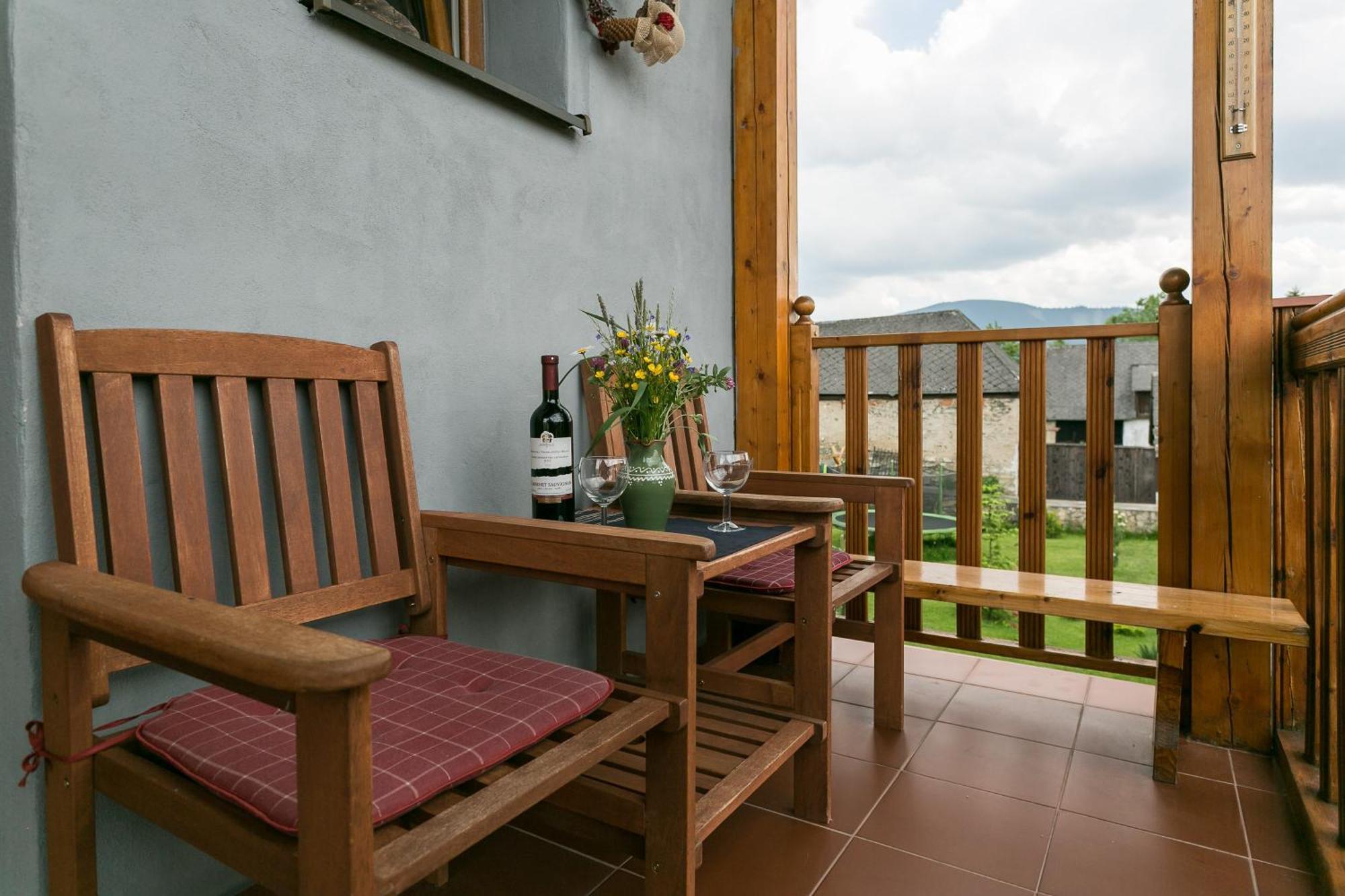 Villa Lypche Bešeňová Exteriör bild