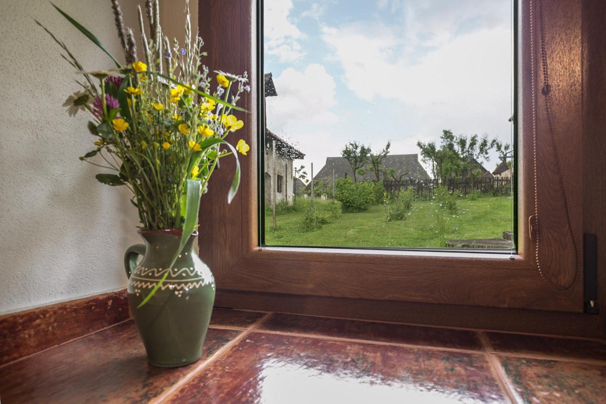 Villa Lypche Bešeňová Exteriör bild