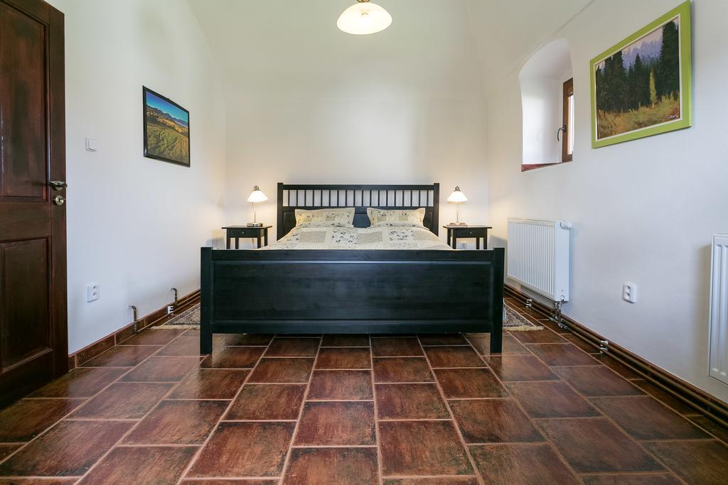 Villa Lypche Bešeňová Exteriör bild